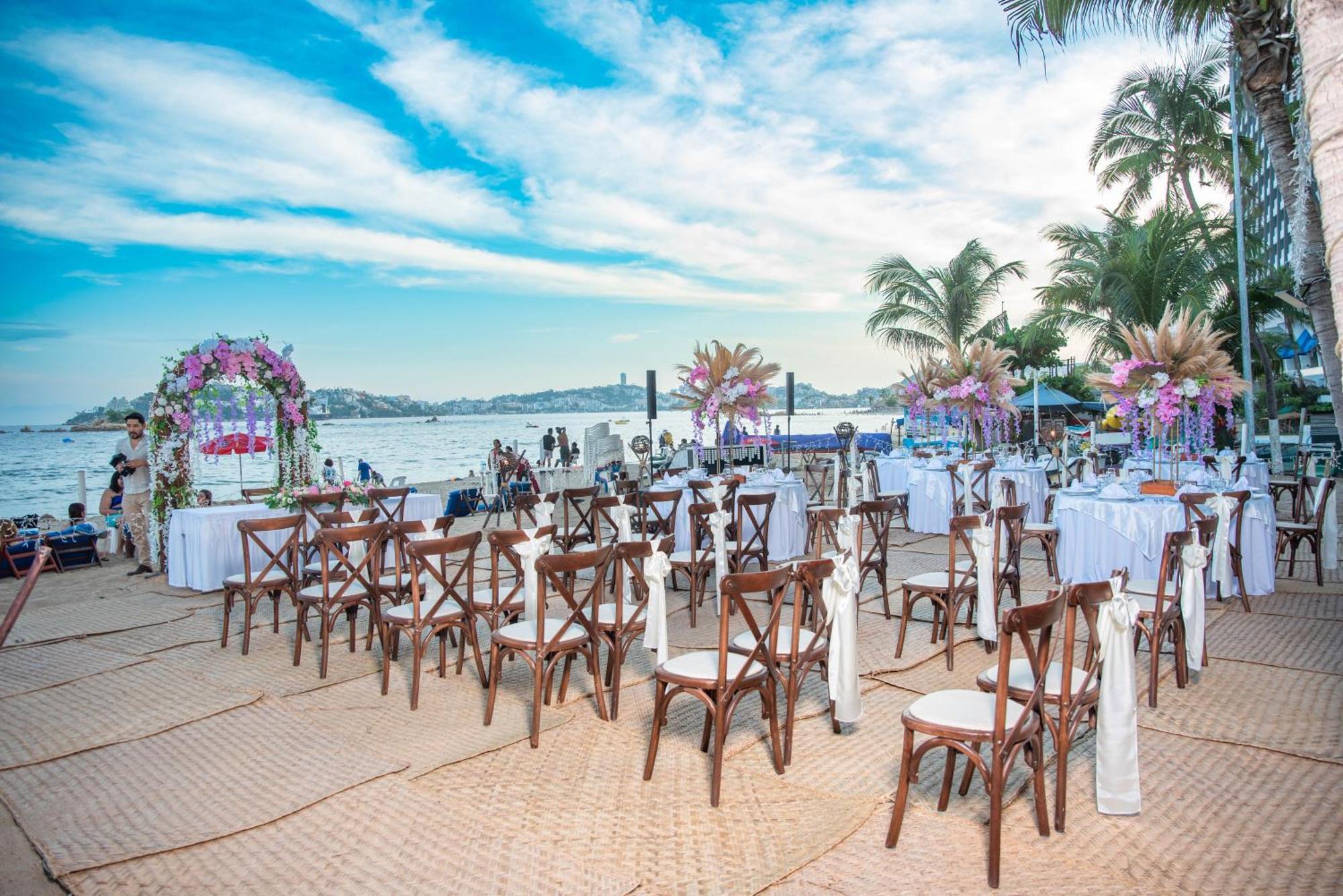 Ritz Acapulco All Inclusive Kültér fotó A wedding reception at the beach