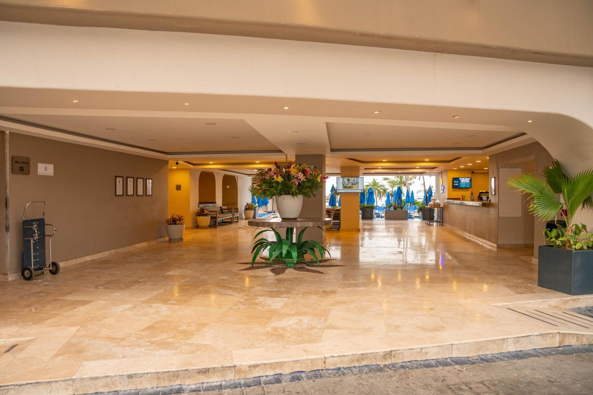 Ritz Acapulco All Inclusive Kültér fotó Lobby