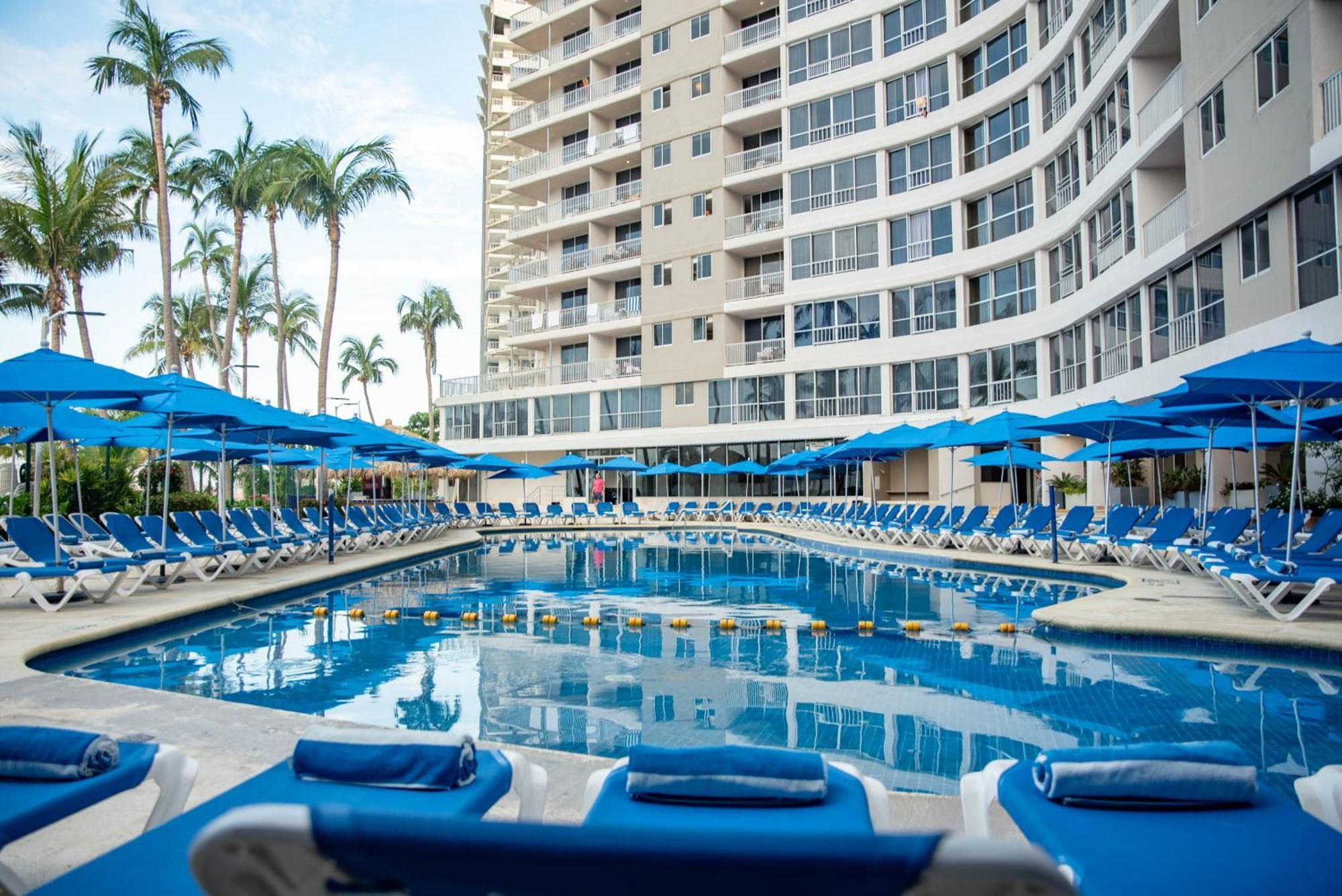 Ritz Acapulco All Inclusive Kültér fotó The pool at the Royal Hawaiian Hotel