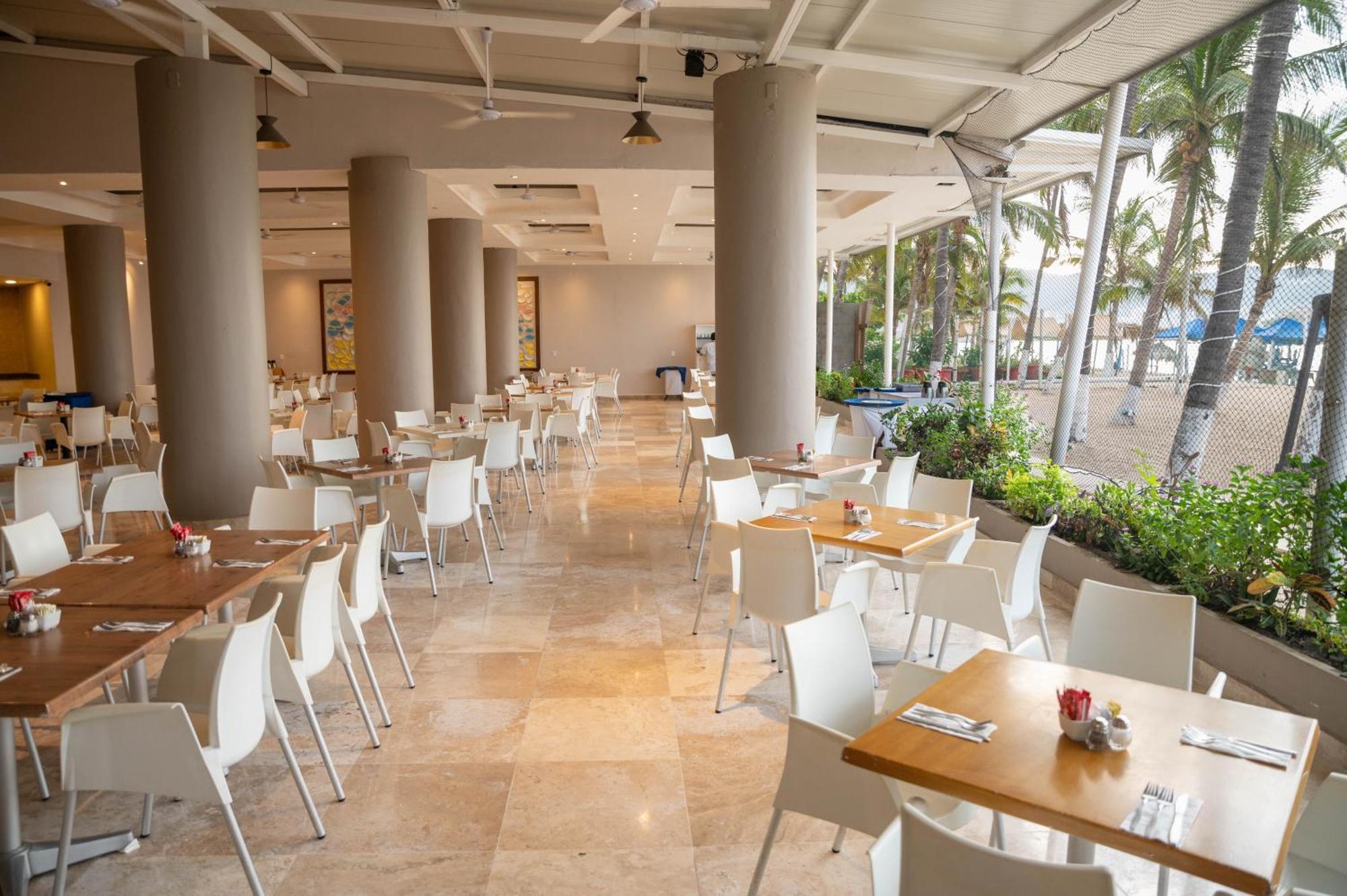 Ritz Acapulco All Inclusive Kültér fotó The Beach Club