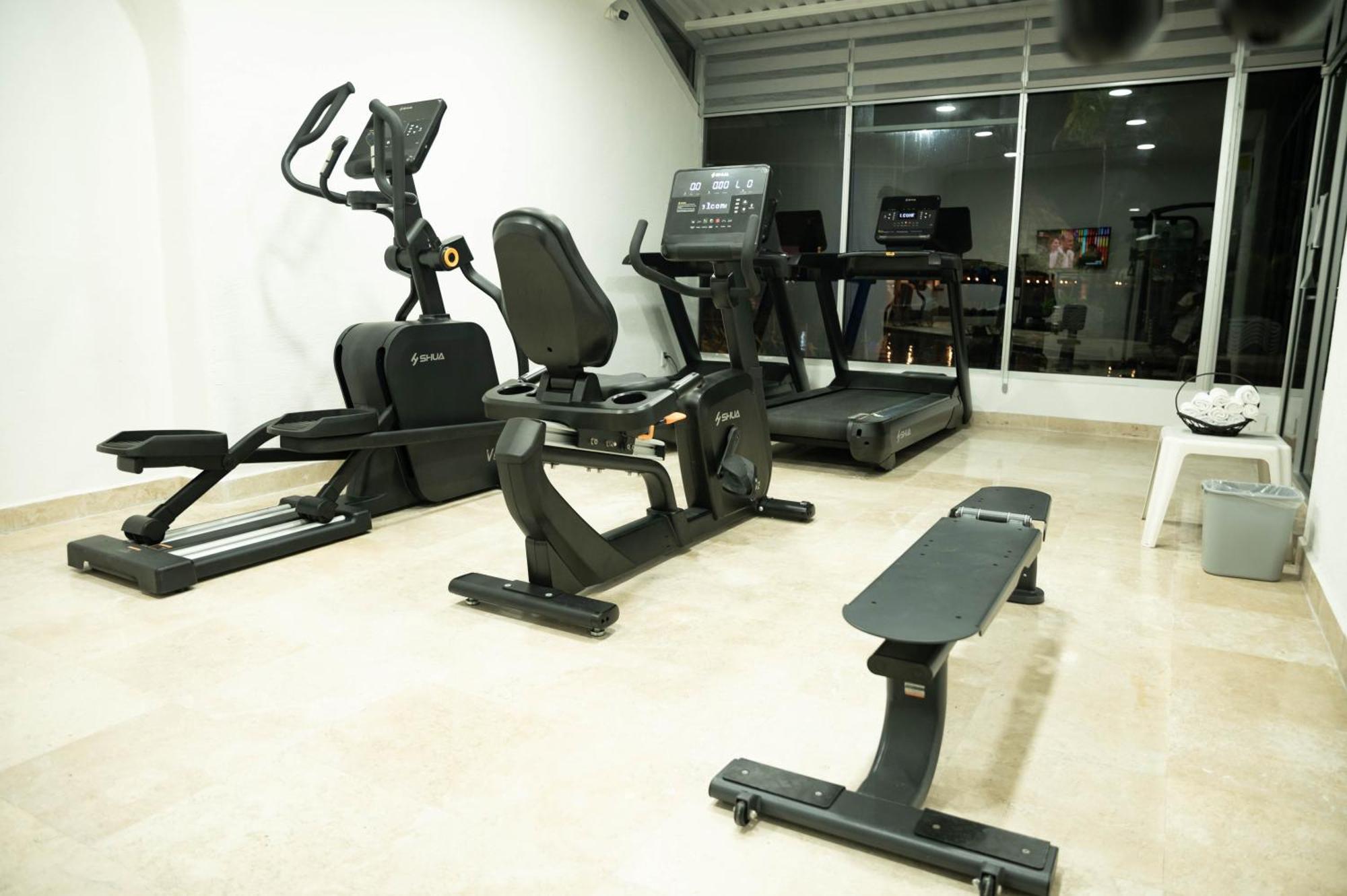 Ritz Acapulco All Inclusive Kültér fotó Elliptical trainer