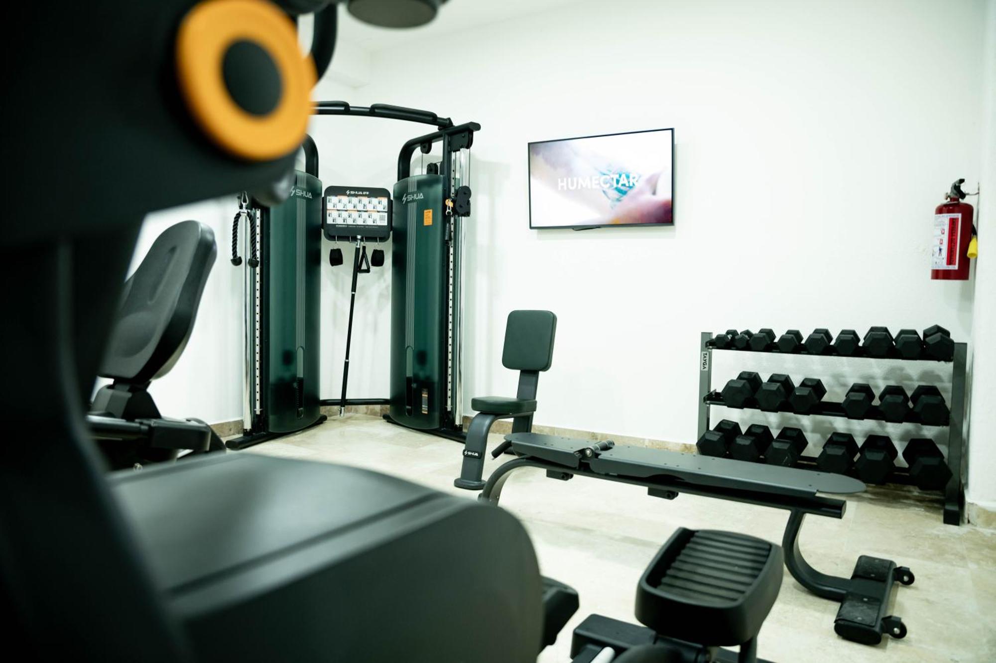 Ritz Acapulco All Inclusive Kültér fotó The gym at the hotel