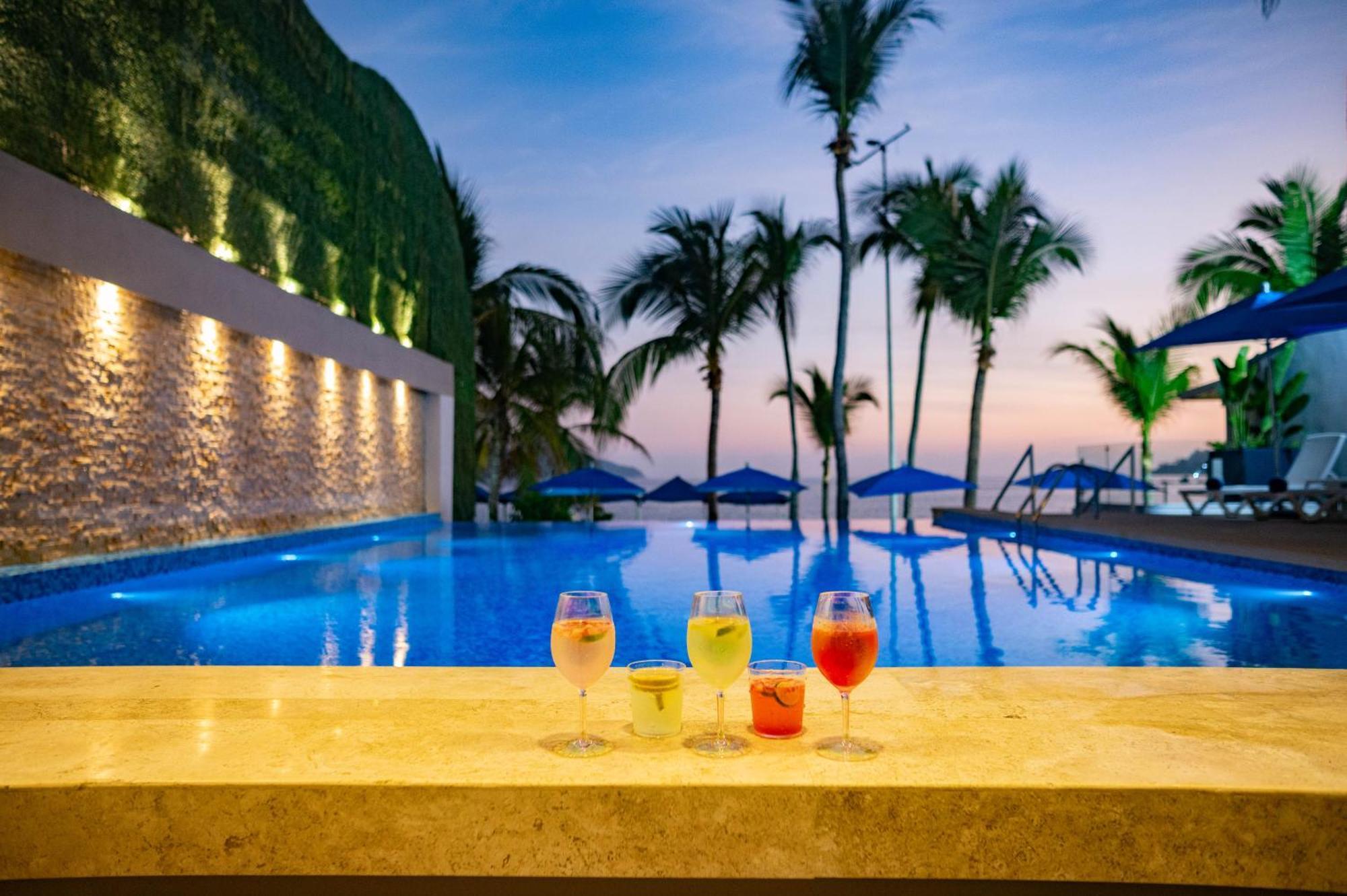 Ritz Acapulco All Inclusive Kültér fotó Infinity pool at the hotel